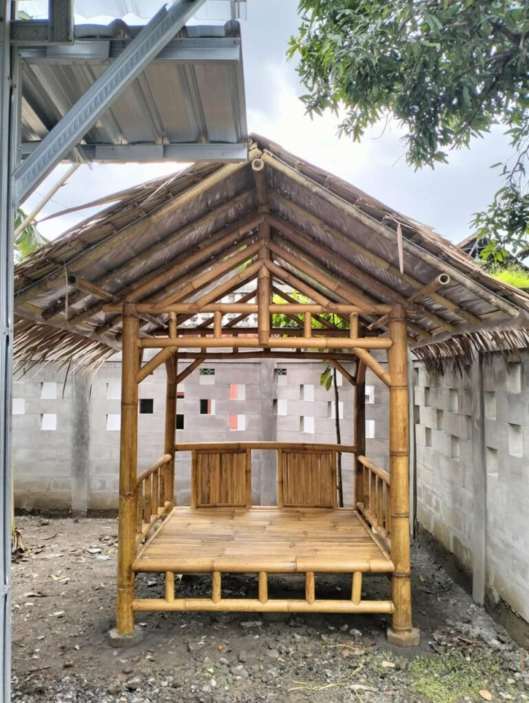 Gazebo Kayu Terdekat